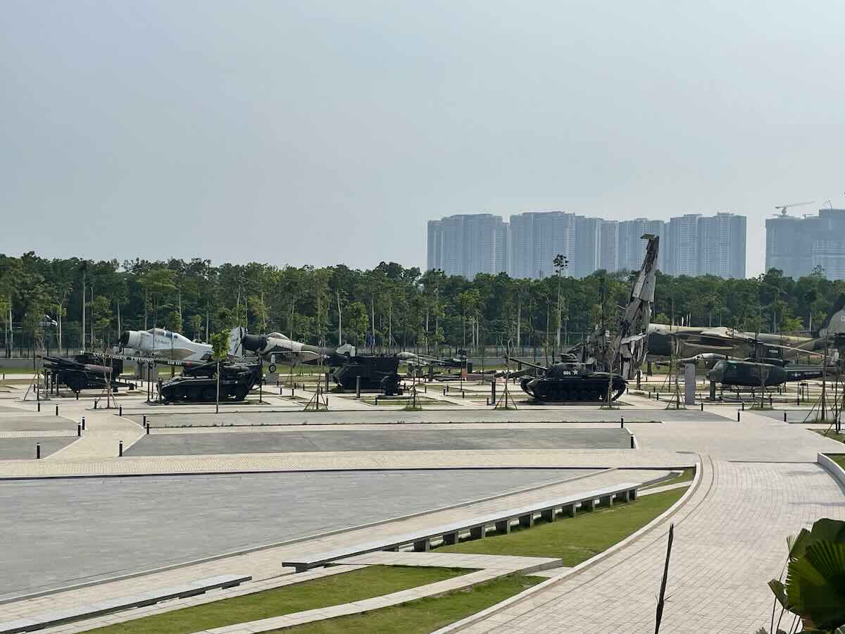 Military exhibits outside