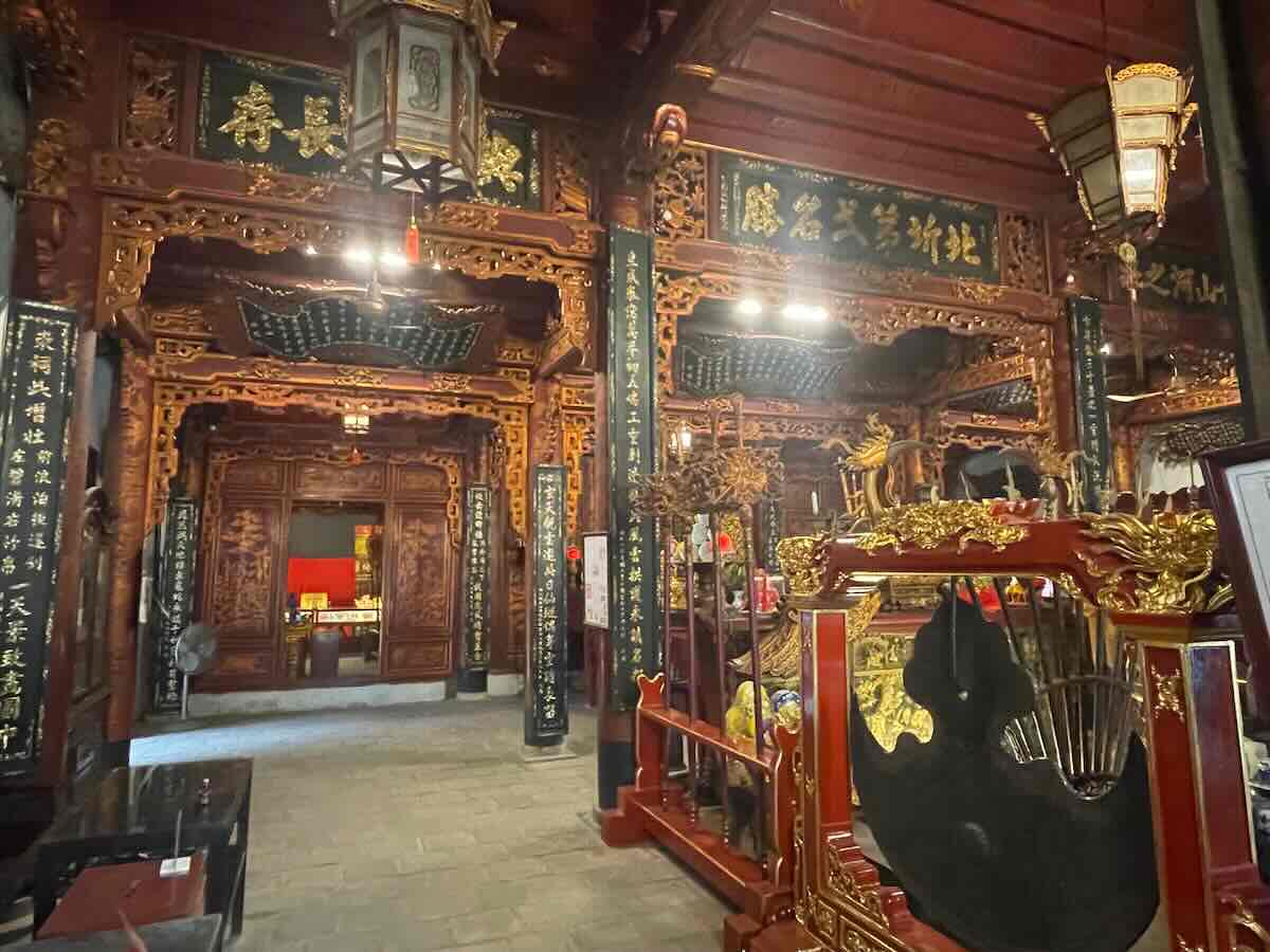 Interieur van de Quan Thanh-tempel